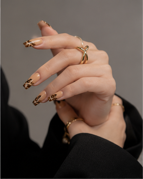split_nail_pose_2