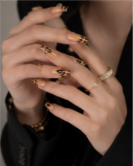 split_nail_pose_5